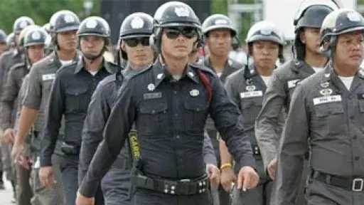 مصرع وإصابة 18 شخصا إثر اصطدام شاحنة يقودها طفل بموكب يضم رهبان فى تايلاند