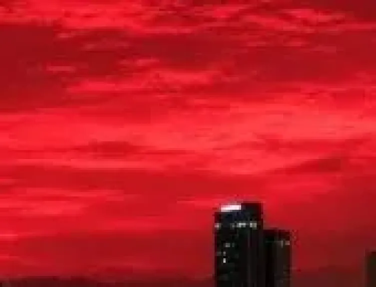 سر احمرار سماء فنزويلا