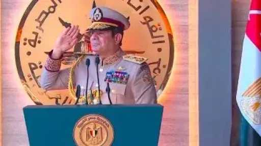 الرئيس السيسى يطلب سلام الشهيد قبيل كلمته بافتتاح مقر القيادة الاستراتيجية