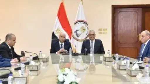 وزيرا الإنتاج الحربى والعمل يتفقان على خطة تدريب مهنى وتأهيل الشباب لسوق العمل