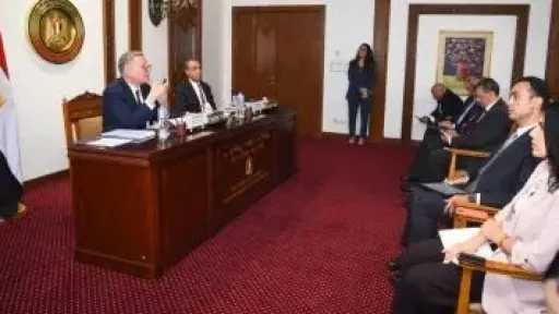 وزيرا الخارجية والبترول يعقدان جلسة إحاطة مع ممثلي السفارات الأجنبية في مصر