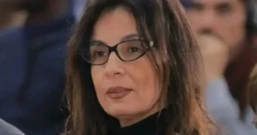 وزيرة الثقافة: 