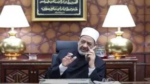 شيخ الأزهر يهنئ أوائل الثانوية هاتفيًّا.. ويؤكد: وطنكم يعقد عليكم الآمال