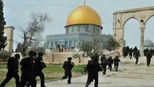 عشرات المستوطنين يقتحمون باحات ”الأقصى” واعتقال 27 فلسطينيا من الضفة الغربية