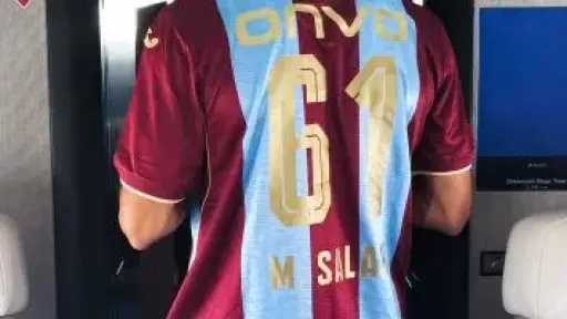 سر ارتداء محمد صلاح رقم 61 فى الظهور الأول بقميص طرابزون سبور
