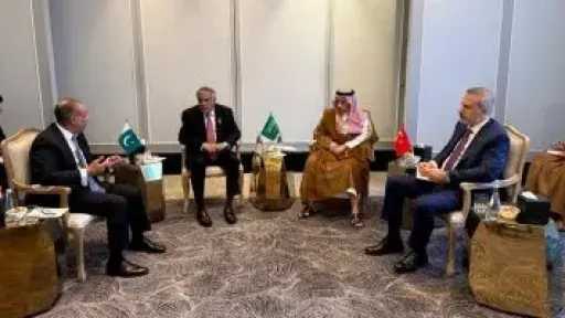 وزير الخارجية يبحث مع وزراء R4 مستجدات الأوضاع الإقليمية وخفض التصعيد