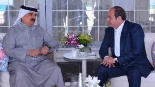 الرئيس السيسى يودّع ملك البحرين بمطار العلمين فى ختام زيارته لمصر