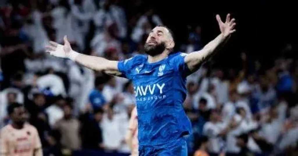 الهلال السعودى يدرس فسخ التعاقد مع كريم بنزيما