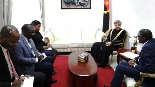 عبد الله الرحبى سفير عُمان لدى مصر يقدم نسخة من أوراق اعتماده سفيرا فوق العادة بأنجولا