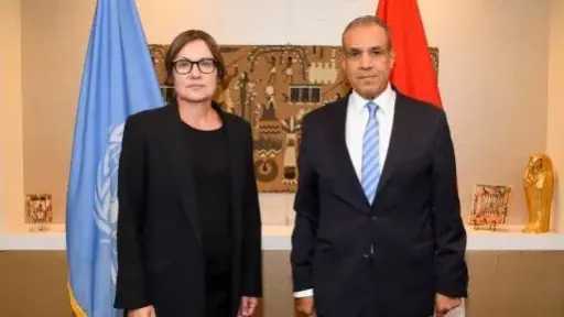 وزير الخارجية يثمن دور الصليب الأحمر في حماية ضحايا النزاعات والعنف