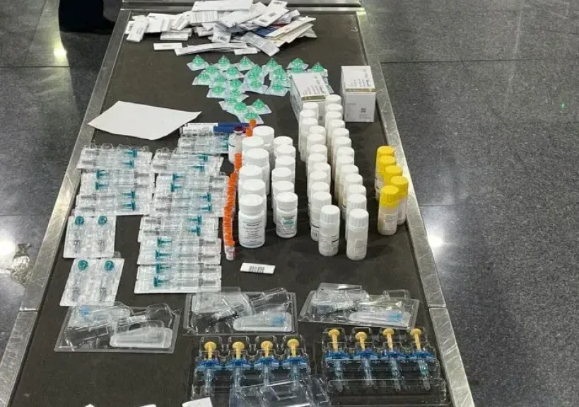 جمارك مطار القاهرة تحبط محاولتي تهريب أدوية وذهب