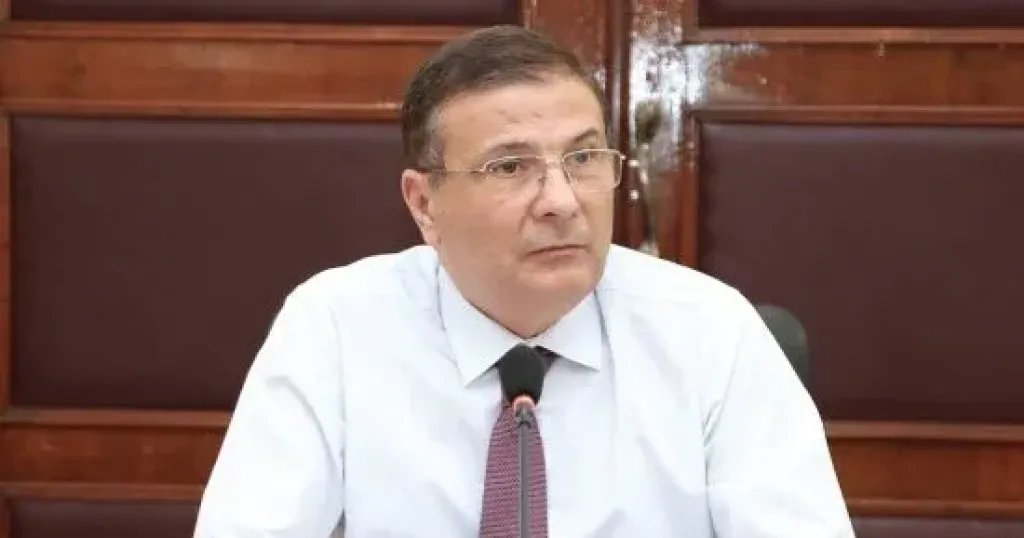 وزير الزراعة: 