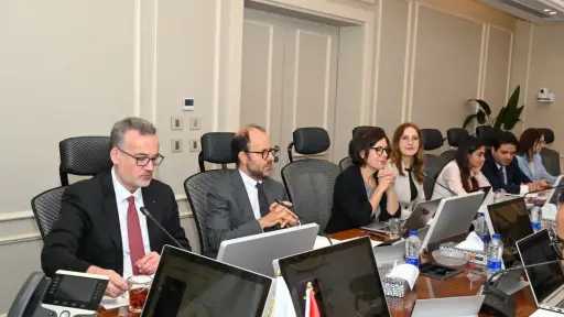 وزير التموين يبحث مع بنك الاستثمار الأوروبي إنشاء مركز لوجيستي للحبوب