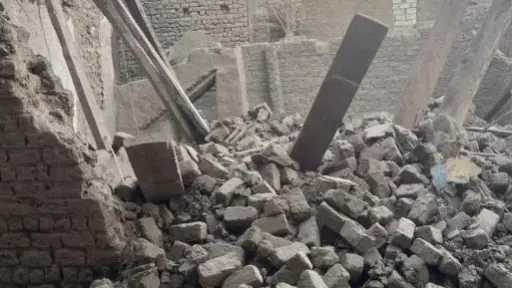 مصرع طفلين وإصابة الأم إثر انهيار منزل بقرية برهمتوش فى الدقهلية