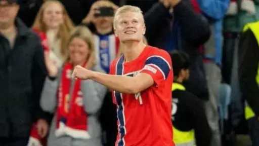 ‏هالاند يقود النرويج لفوز مثير على الدنمارك 3-2 ويتخطى الأساطير.. فيديو