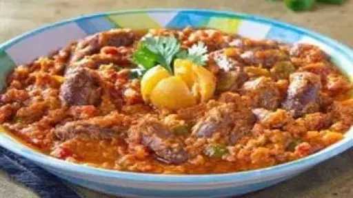 طريقة عمل الفول بالسجق الإسكندراني الأصلي في 15 دقيقة