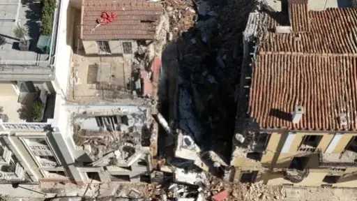 خلل بشبكة الغاز.. 6 وفيات بينهم 4 أمريكيين في انفجار أثينا وانهيار بحي سياحي