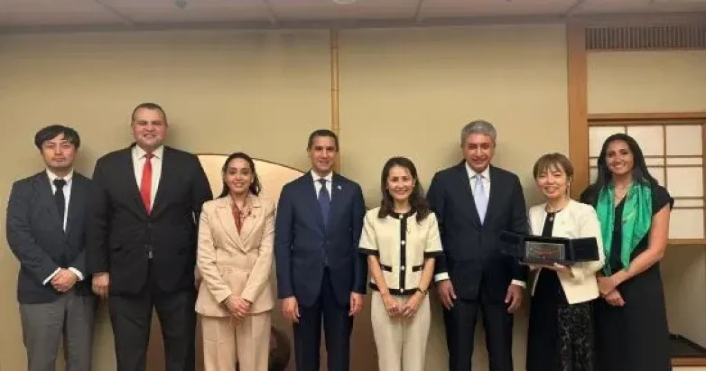 وزير السياحة 