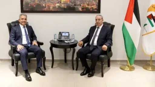 نائب الرئيس الفلسطيني يبحث مع سفير مصر الجديد آخر المستجدات السياسية