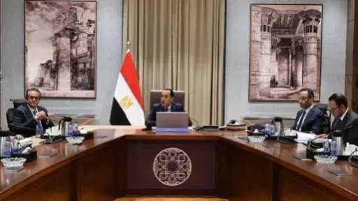 رئيس الوزراء يجتمع بوزراء الصحة والاتصالات والعدل لمتابعة تحضيرات مؤتمر أكتوبر