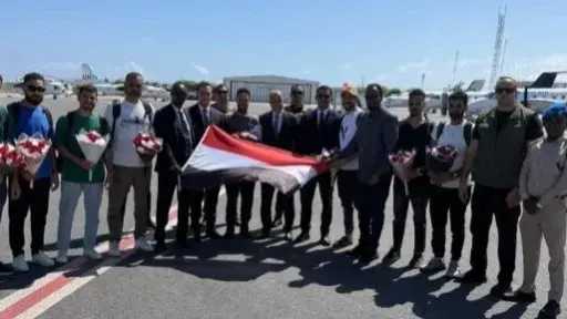 وصول البحارة المصريين مقديشيو تمهيدا لعودتهم إلى القاهرة برفقه السفير المصري