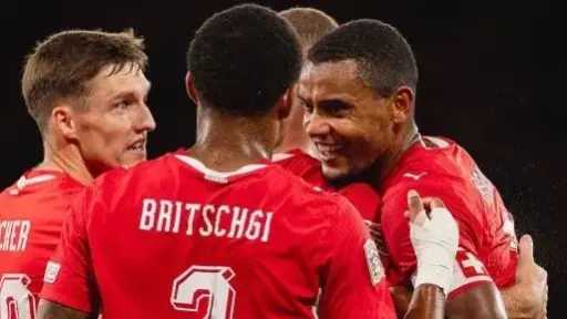 سويسرا تقلب الطاولة على سلوفينيا وتفوز 2-1 في دوري الأمم الأوروبية