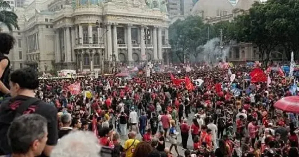 الآلاف يتظاهرون في البرازيل ضد فلافيو بولسونارو بسبب الانتخابات