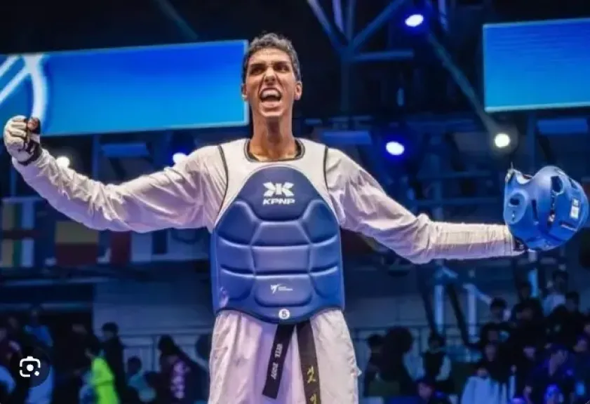 وزير الرياضة يهنئ سيف عيسى ببرونزية بطولة الجائزة الكبرى للتايكوندو