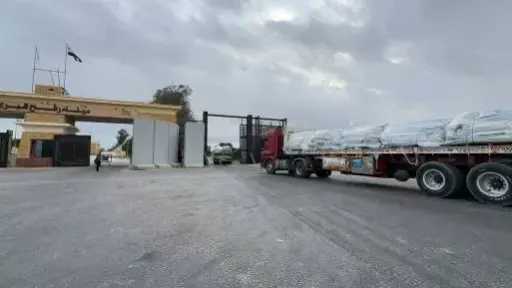 الهلال الأحمر يدفع بـ3100 طن مساعدات و6.380 بطانية لدعم غزة عبر قافلة زاد العزة 292