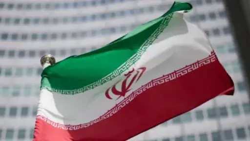 بريطانيا تفرض عقوبات على إيرانيين وتستدعي سفير طهران احتجاجا على أنشطة عدائية