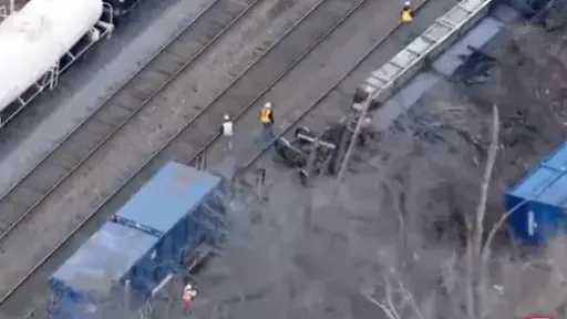 الشرطة الباكستانية: مصرع وإصابة 36 شخصا فى حادث خروج قطار عن مساره
