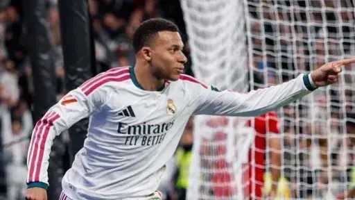 ريال مدريد يكتسح إشبيلية برباعية ويوجه إنذارا لبرشلونة قبل الكلاسيكو