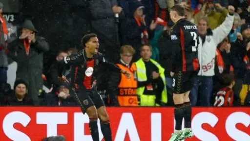 بورنموث يهزم ميلان بثلاثية ويحقق إنجازًا تاريخيًا في الدوري الأوروبي
