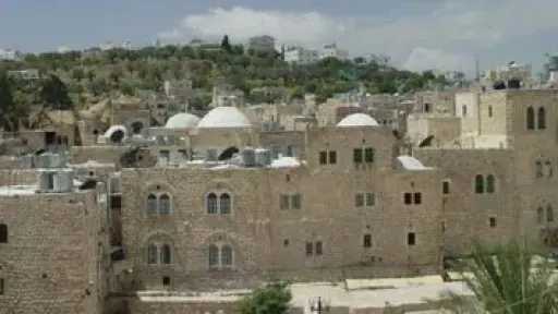 ارتفاع عدد العائلات المتضررة من عدوان الاحتلال على مناطق بمدينة الخليل لـ338 عائلة