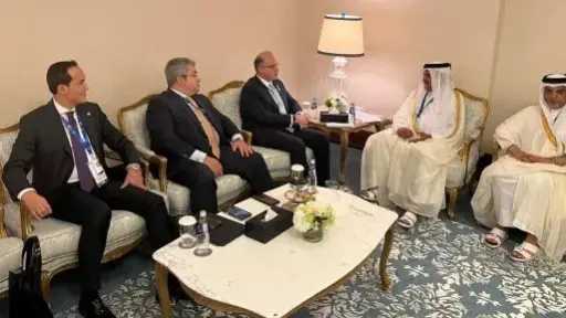 وزير الاستثمار والتجارة الخارجية يلتقي رئيس غرفة تجارة وصناعة قطر