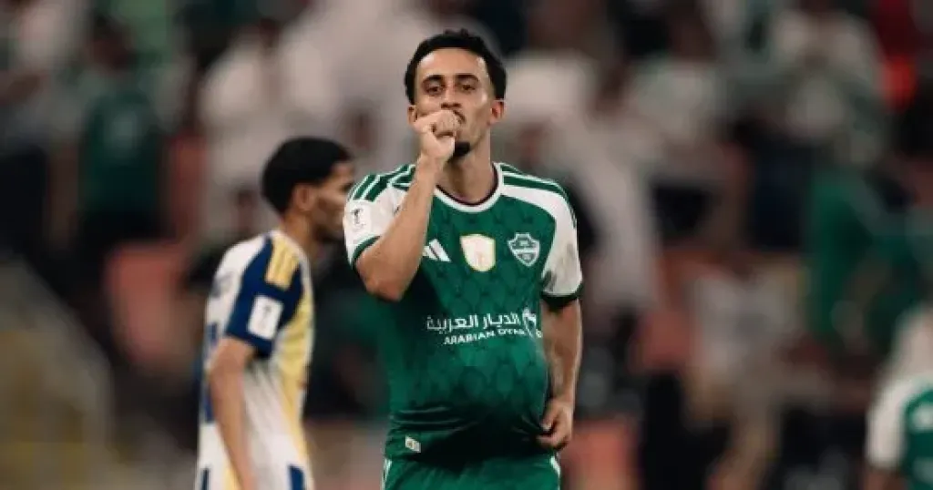 الأهلي يهزم الغرافة بثنائية