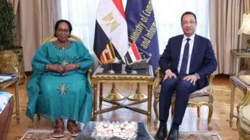 وزير الاتصالات يبحث مع وزيرة الدولة الأوغندية لتكنولوجيا المعلومات تعزيز التعاون