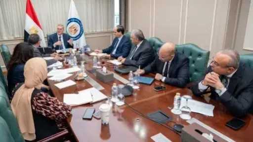 وزير البترول يتابع خطط تأمين احتياجات السوق من المنتجات البترولية